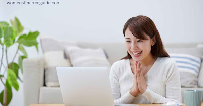 A happy young woman sitting on a couch at home, using her phone for online reselling. This image represents how students can make money from home by reselling clothes and accessories on platforms like Depop and Poshmark.